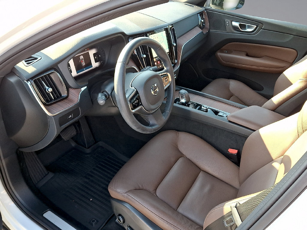 Certified 2024 Volvo XC60 B5 Plus w/ Protection Package AWD/4WD image 17