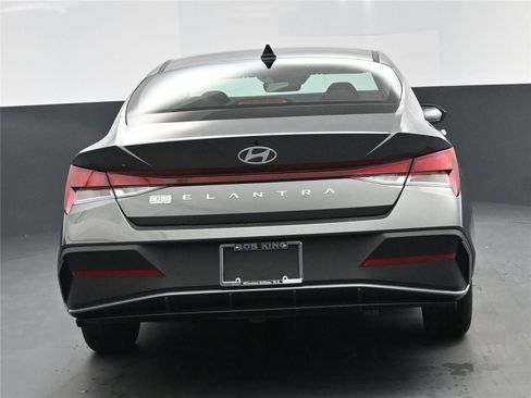 New 2026 Hyundai Elantra SE image 22