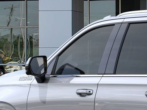 New 2025 Chevrolet Suburban High Country AWD/4WD image 12