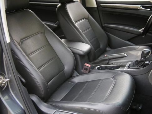 Used 2018 Volkswagen Passat 2.0T SE image 19