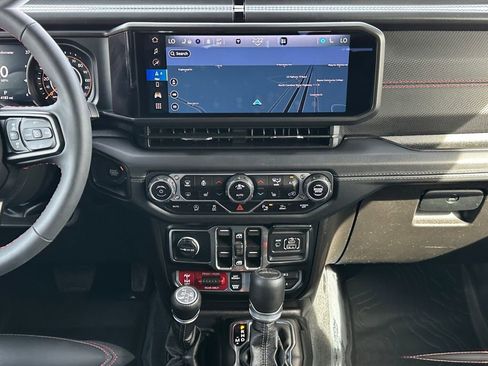 Used 2024 Jeep Gladiator Rubicon image 11