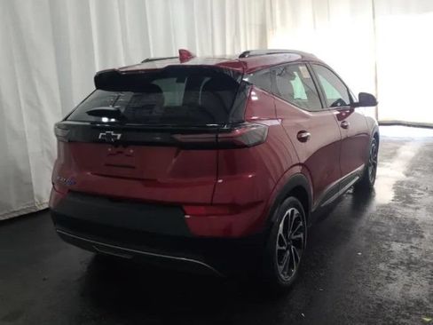Used 2022 Chevrolet Bolt EUV Premier w/ Sun & Sound Package FWD image 4