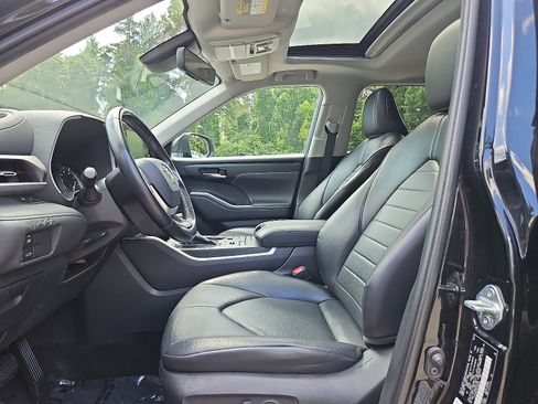 Used 2022 Toyota Highlander XLE image 15