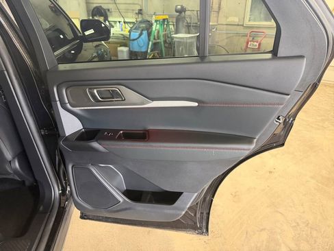 Used 2025 Ford Explorer ST image 22
