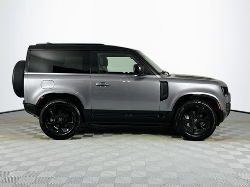 Used 2023 Land Rover Defender 90 X-Dynamic SE image 4