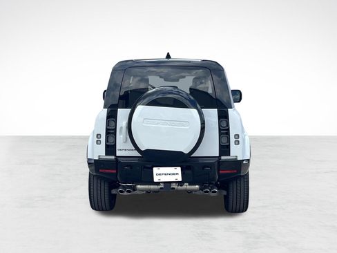 Used 2025 Land Rover Defender 90 V8 AWD/4WD image 9