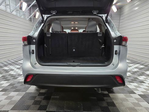 Used 2021 Toyota Highlander LE FWD image 38