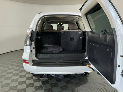 Used 2021 Lexus GX 460 Premium w/ Premium Package AWD/4WD image 29
