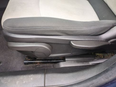 Used 2011 Chevrolet Cruze LS image 17