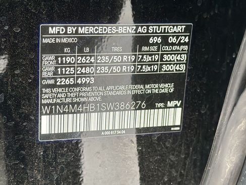 Used 2025 Mercedes-Benz GLB 250 4MATIC image 23