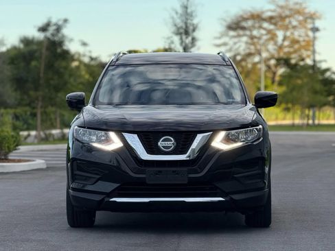 Used 2018 Nissan Rogue SV AWD/4WD image 2