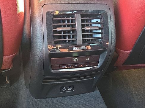 Used 2023 BMW X3 xDrive30i image 11