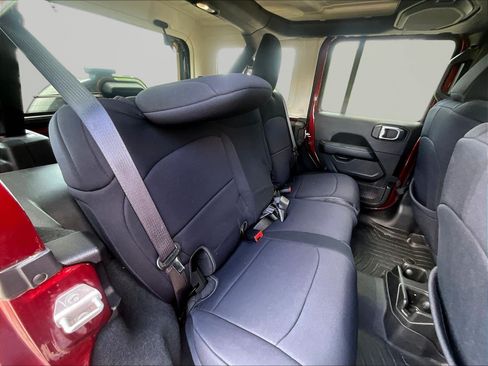 Used 2022 Jeep Wrangler Unlimited Sahara AWD/4WD image 24