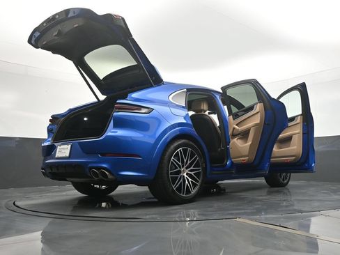 Certified 2025 Porsche Cayenne S AWD/4WD image 27