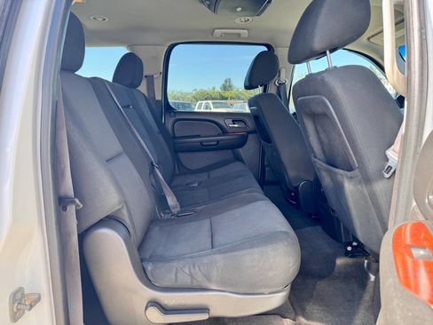 Used 2012 Chevrolet Suburban LS w/ Convenience Package 1 RWD image 9