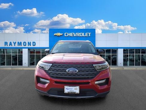 Used 2024 Ford Explorer XLT w/ Equipment Group 202A AWD/4WD image 8
