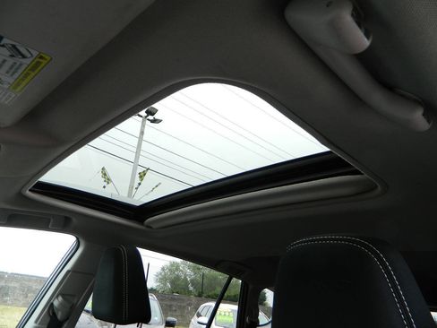 Used 2015 Toyota RAV4 XLE FWD image 21