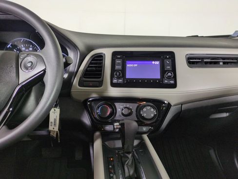Used 2017 Honda HR-V LX image 19
