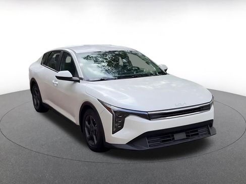 Used 2025 Kia K4 LXS image 3