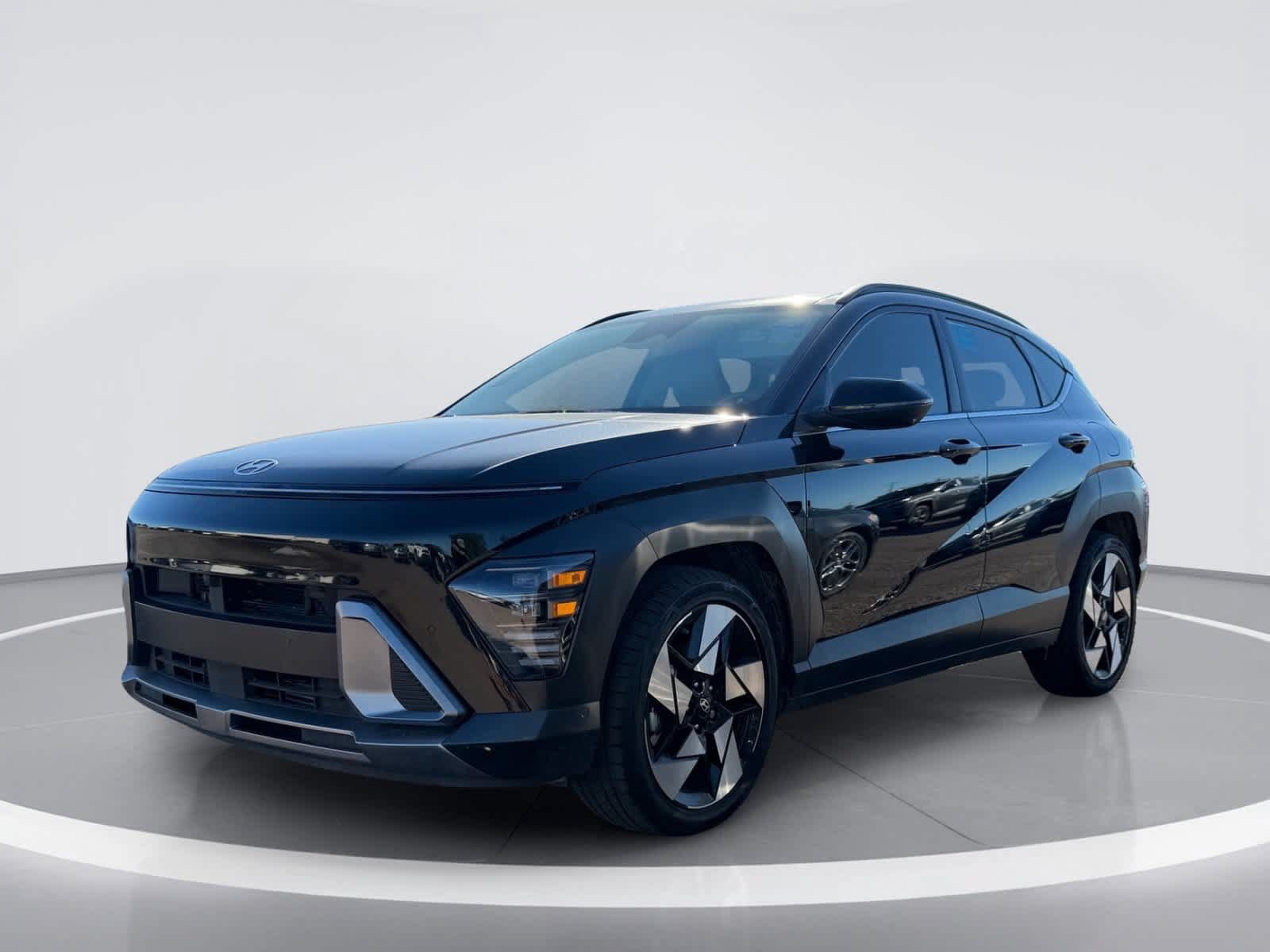 Used 2024 Hyundai Kona Limited FWD image 2