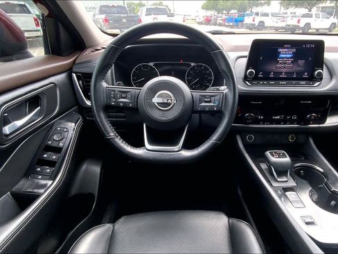 Used 2022 Nissan Rogue SV w/ SV Premium Package FWD image 6