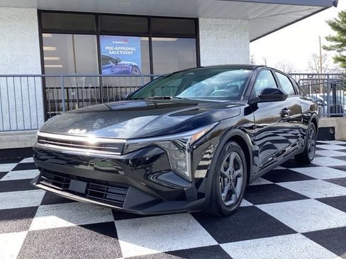 Used 2025 Kia K4 LXS image 1