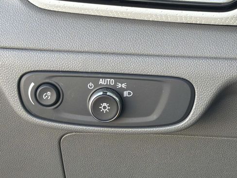 Used 2022 Chevrolet Bolt EUV Premier w/ Sun & Sound Package image 17