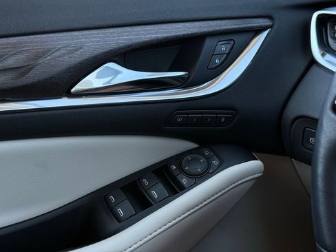 Used 2023 Buick Enclave Avenir w/ Avenir Technology Package image 32