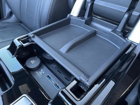 Used 2018 Land Rover Discovery HSE image 31