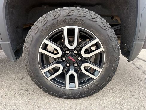 Used 2024 GMC Sierra 1500 AT4 w/ Technology Package AWD/4WD image 8