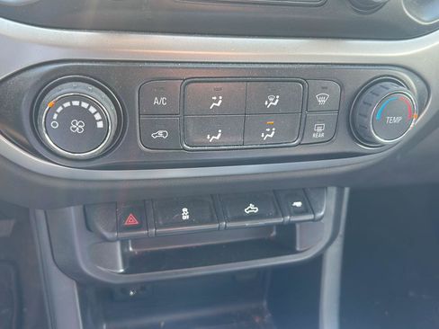 Used 2022 Chevrolet Colorado LT w/ LT Convenience Package image 16