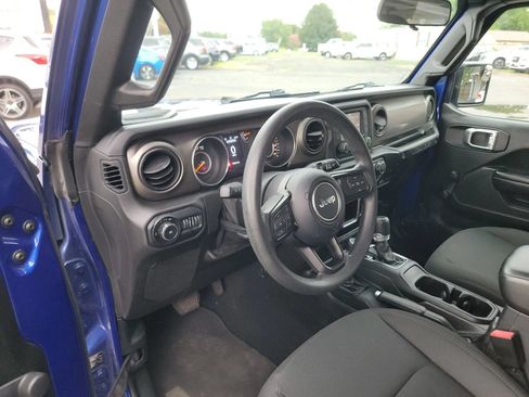 Used 2019 Jeep Wrangler Sport AWD/4WD image 9