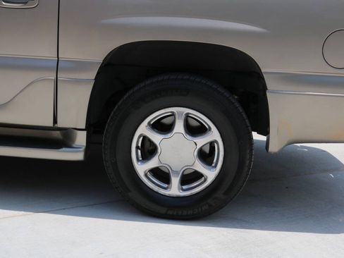 Used 2001 GMC Yukon XL Denali AWD/4WD image 30