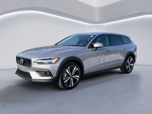 New 2026 Volvo V60 B5 Cross Country Plus w/ Protection Package Premier image 7