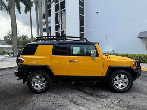Used 2007 Toyota FJ Cruiser 2WD image 6