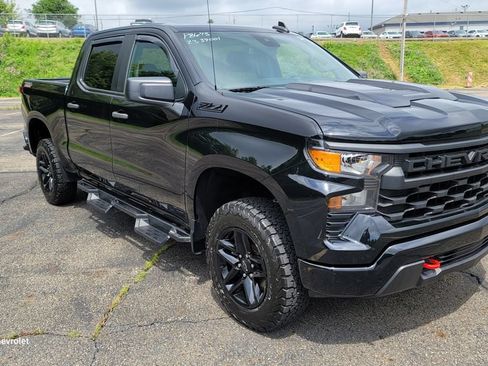 Used 2023 Chevrolet Silverado 1500 Custom Trail Boss w/ LPO, Dark Essentials Package AWD/4WD image 16