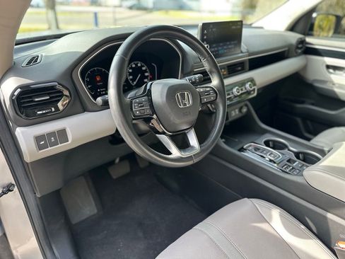 Used 2024 Honda Pilot Touring image 16