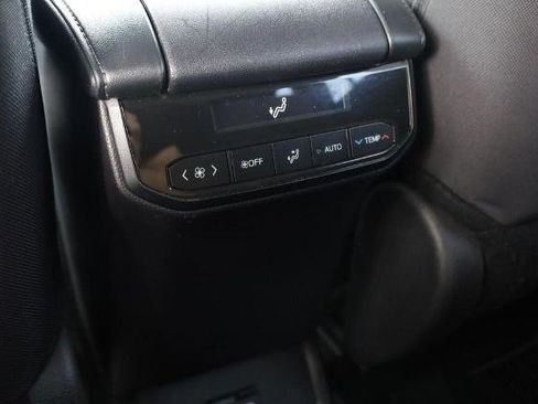 Used 2025 Toyota Highlander LE FWD image 23