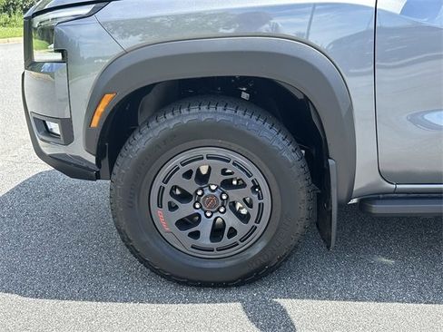 Certified 2025 Nissan Frontier PRO-4X w/ Pro Convenience Package image 12