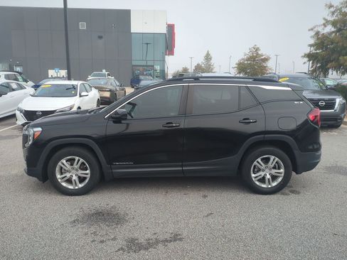 Used 2023 GMC Terrain SLE w/ Driver Convenience Package FWD image 7