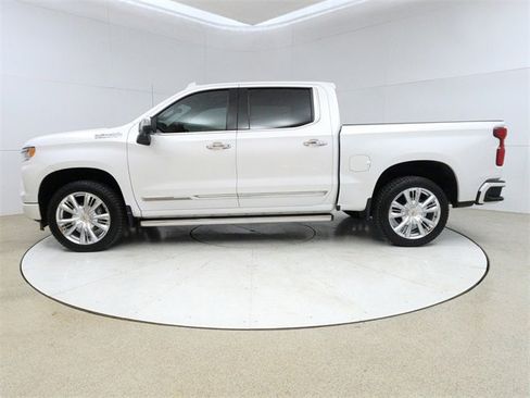 Used 2022 Chevrolet Silverado 1500 High Country w/ Technology Package image 4