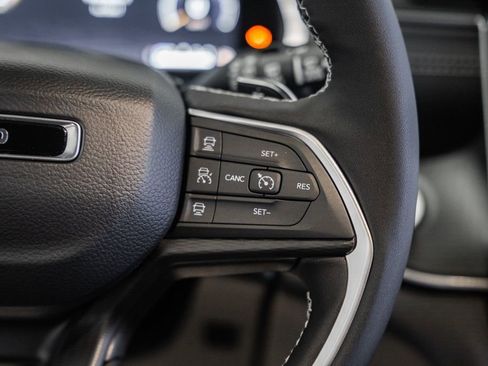 New 2025 Jeep Grand Cherokee Altitude image 26