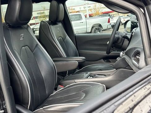 Used 2024 Chrysler Pacifica Premium FWD image 22