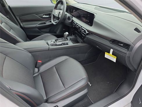 New 2026 Nissan Sentra SR w/ SR Premium Package FWD image 32