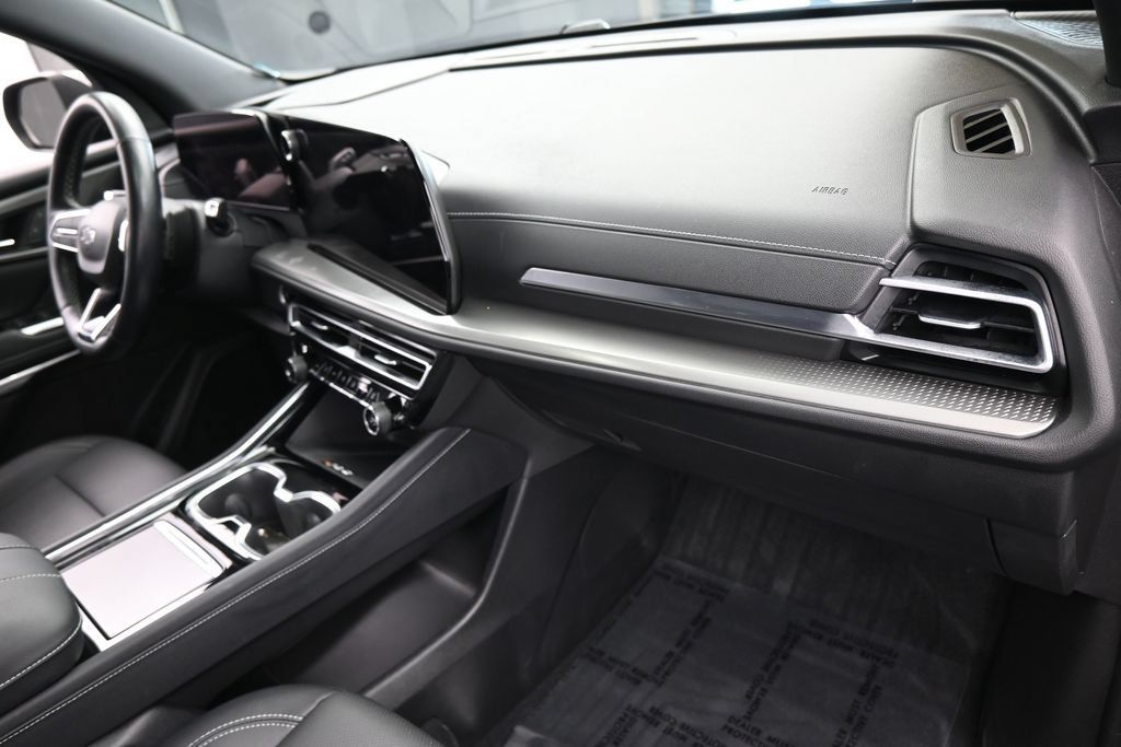 Used 2024 Chevrolet Traverse LT w/ Midnight/Sport Edition FWD image 50