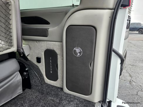 Used 2023 Chevrolet Express 2500 image 26