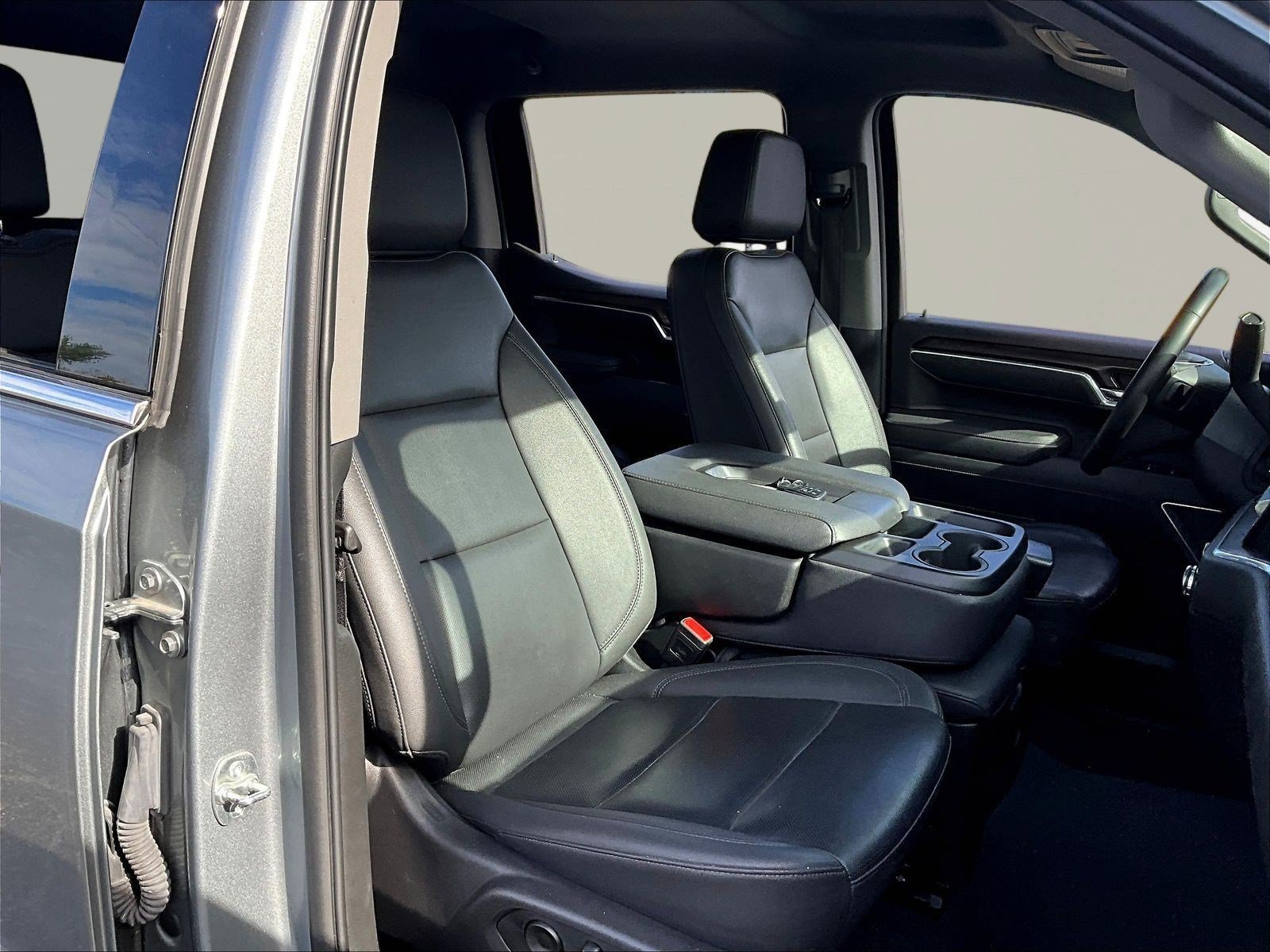 Used 2025 GMC Sierra 1500 SLT AWD/4WD image 29