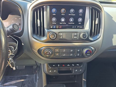 Used 2019 Chevrolet Colorado Z71 w/ Z71 Midnight Edition RWD image 11