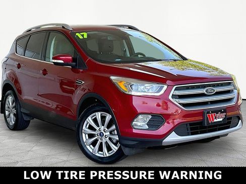 Used 2017 Ford Escape Titanium FWD image 3