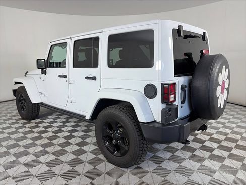Used 2015 Jeep Wrangler Unlimited Sahara AWD/4WD image 5